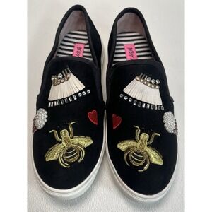 Betsey Johnson Coopers Womens 6M Slip Ons Black COOP01S5 Bee Heart